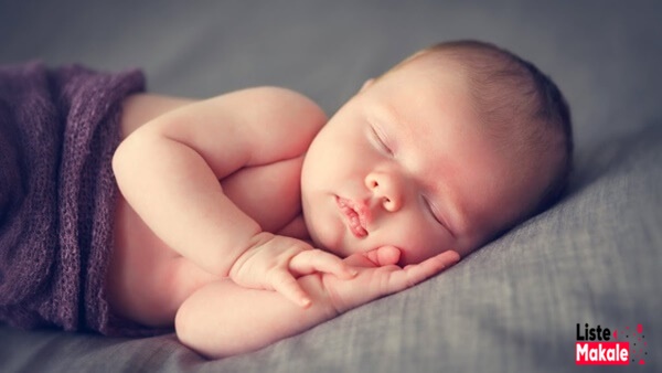 Bebeklerde Dudak Kuruluğu Nasıl Geçer?