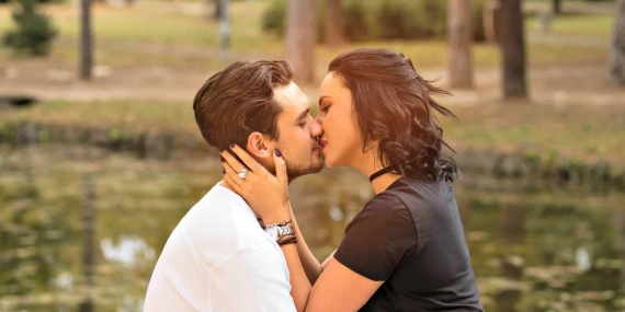 Rüyada Dudaktan Öpüştüğünü Görmek