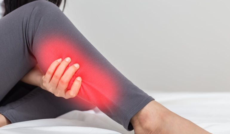 Bacaklarda Ağrı ve Sızlama: Nedenleri ve Dikkat Edilmesi Gerekenler