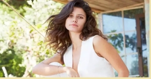 beren-saat-kimdir-hayati-nereli