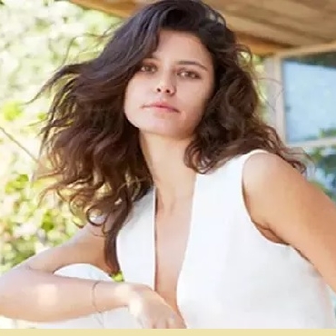 beren-saat-kimdir-hayati-nereli