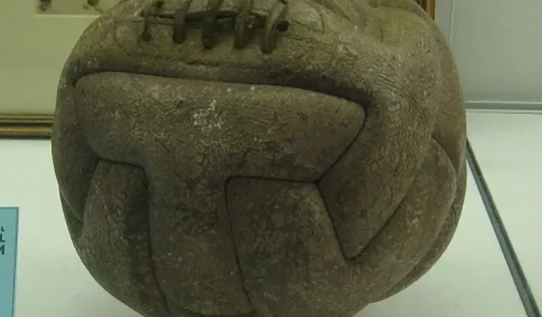 Futbol Topunun Evrimi Domuz Mesanesinden Akıllı Toplara