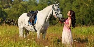 rüyada beyaz ata binmek ne anlama gelir